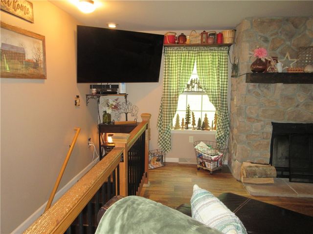 3118 Conway Wallrose Rd, Economy, PA 15005
