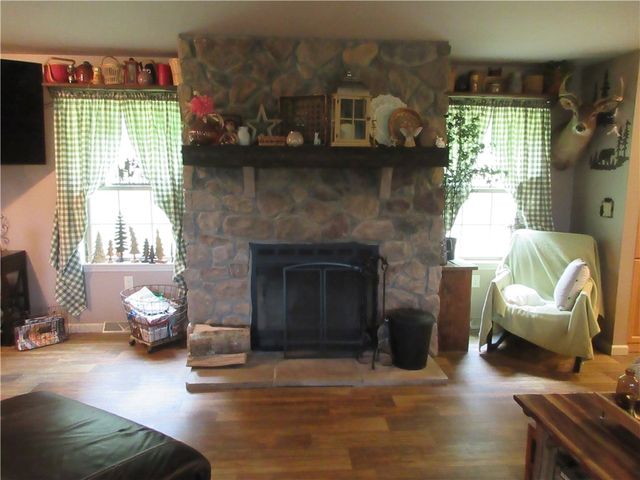 3118 Conway Wallrose Rd, Economy, PA 15005