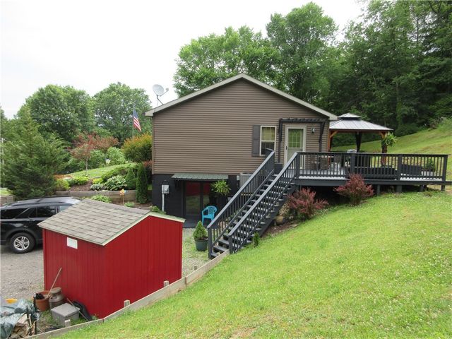 3118 Conway Wallrose Rd, Economy, PA 15005