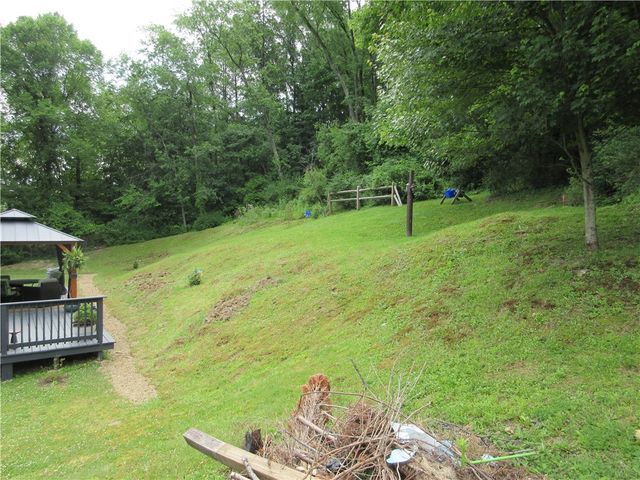 3118 Conway Wallrose Rd, Economy, PA 15005