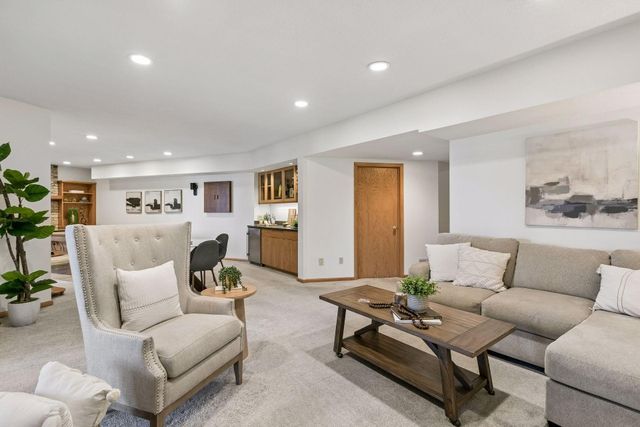 12030 28th Avenue N, Plymouth, MN 55441