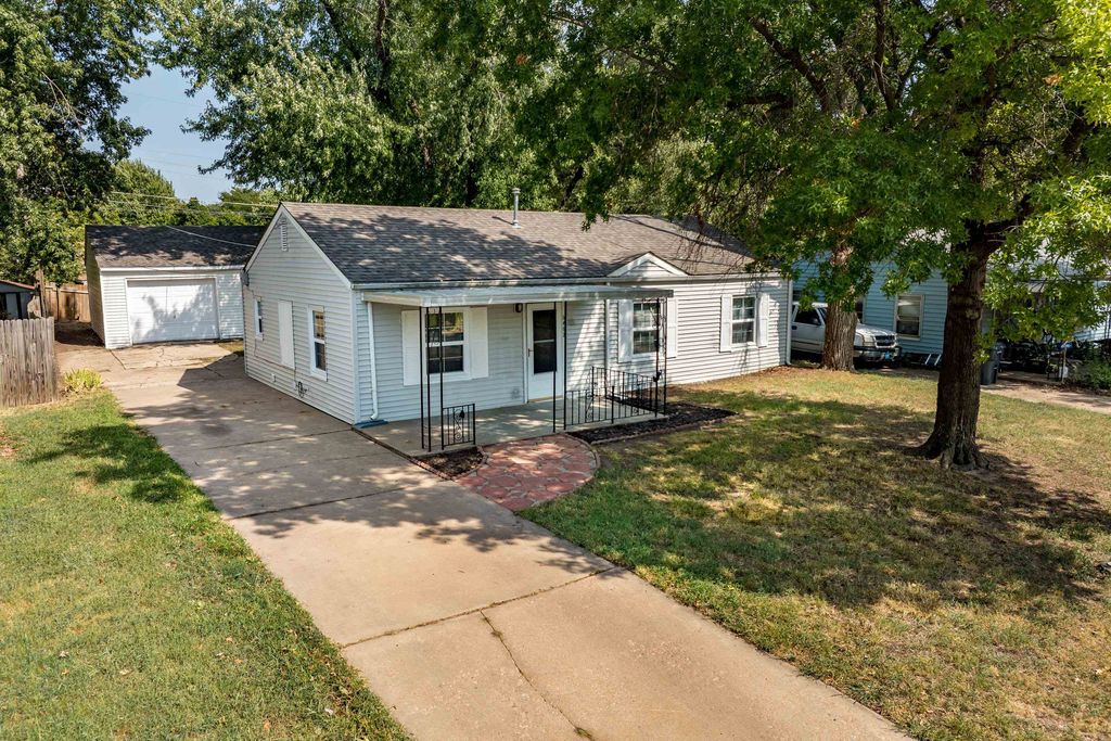 6462 N East Park View St, Park City, KS 67219