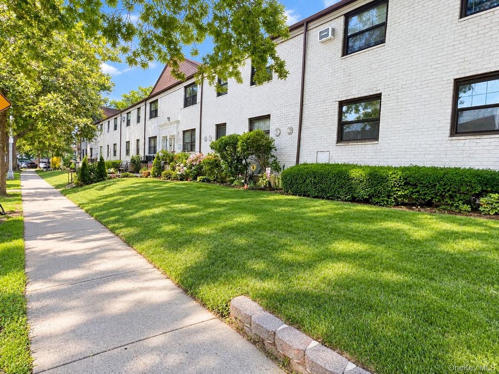 136-04 68th Dr A, Kew Garden Hills, NY 11367 — exterior