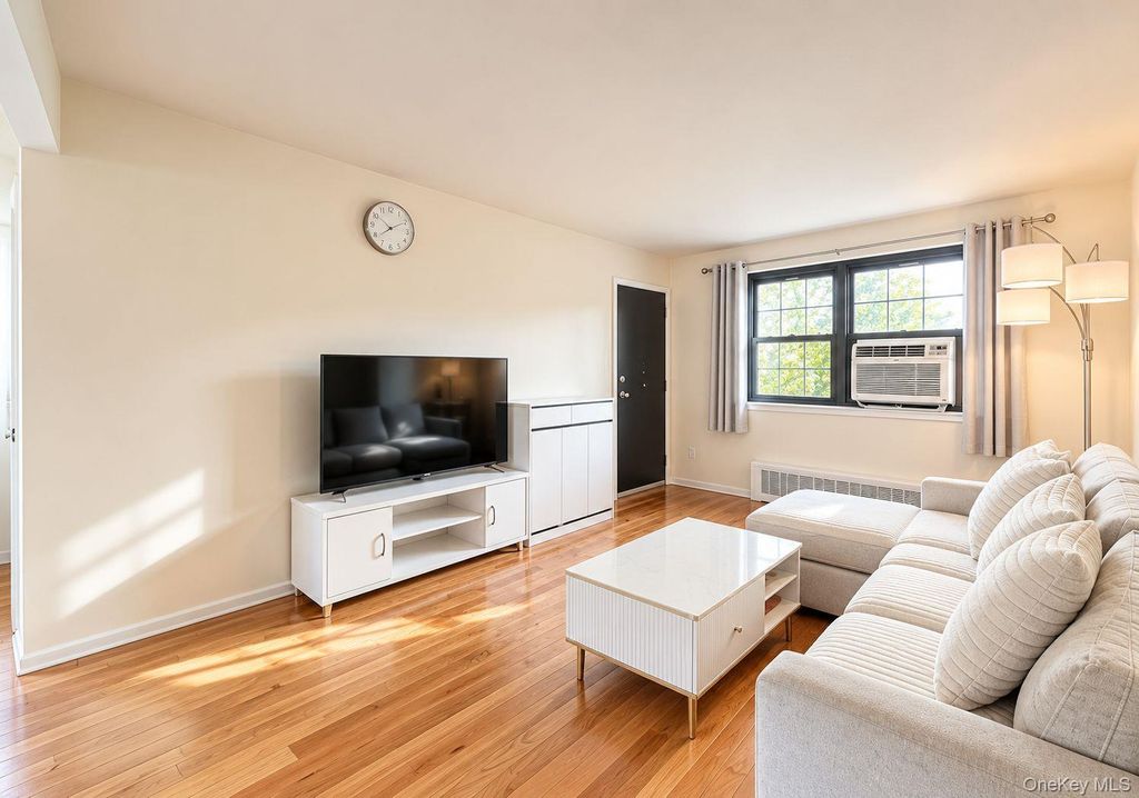136-04 68th Dr A, Kew Garden Hills, NY 11367 — photo 3