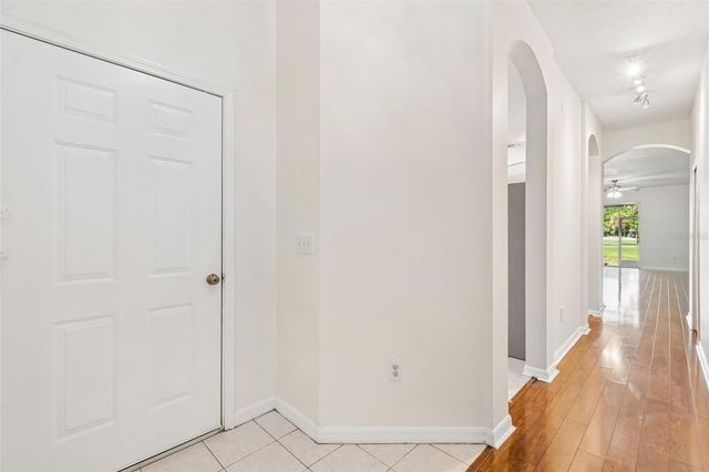 18107 NASSAU POINT DR, Tampa, FL 33647