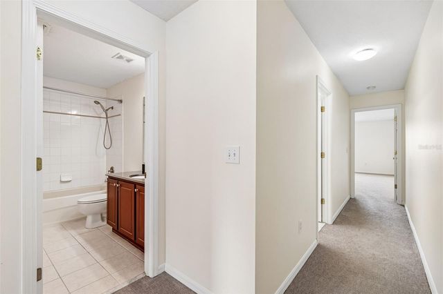 18107 NASSAU POINT DR, Tampa, FL 33647