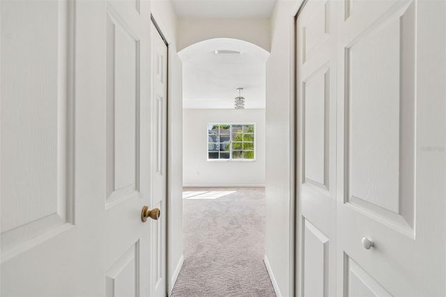 18107 NASSAU POINT DR, Tampa, FL 33647