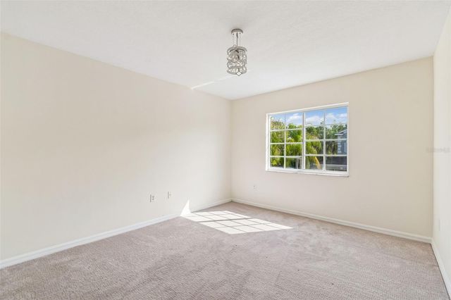 18107 NASSAU POINT DR, Tampa, FL 33647