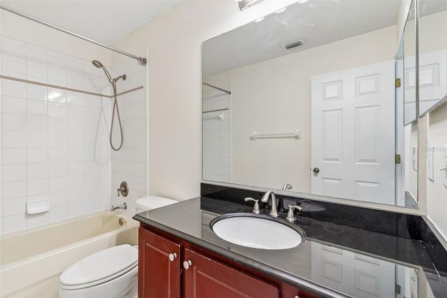 18107 NASSAU POINT DR, Tampa, FL 33647