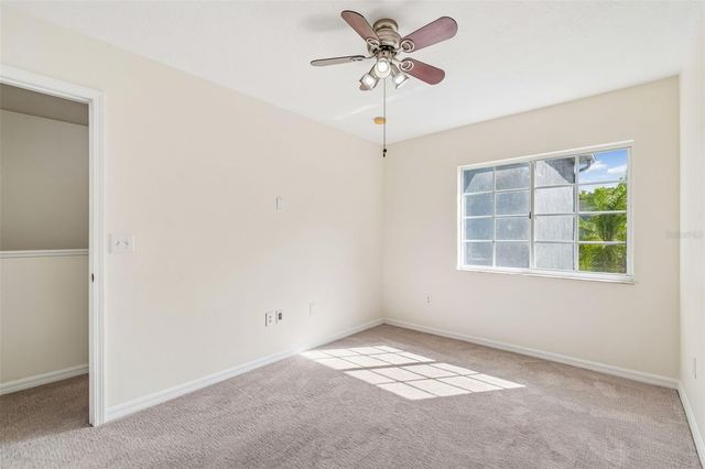 18107 NASSAU POINT DR, Tampa, FL 33647