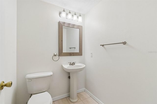 18107 NASSAU POINT DR, Tampa, FL 33647