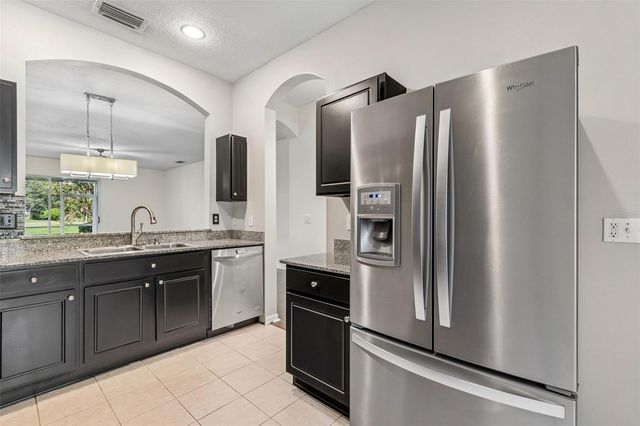 18107 NASSAU POINT DR, Tampa, FL 33647