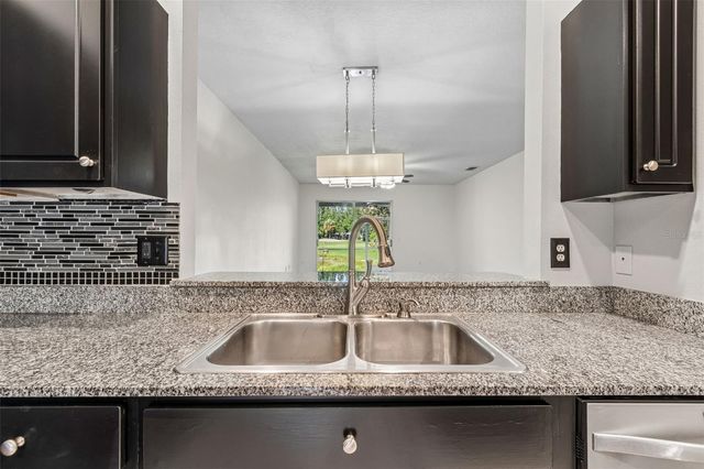 18107 NASSAU POINT DR, Tampa, FL 33647