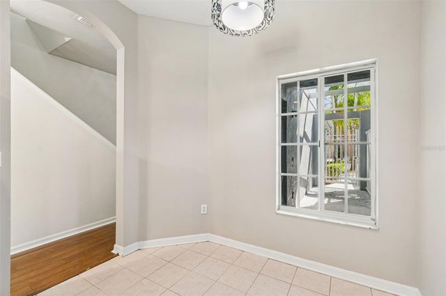 18107 NASSAU POINT DR, Tampa, FL 33647