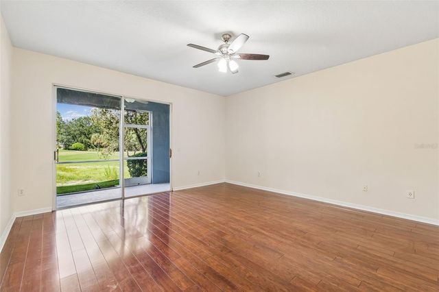 18107 NASSAU POINT DR, Tampa, FL 33647