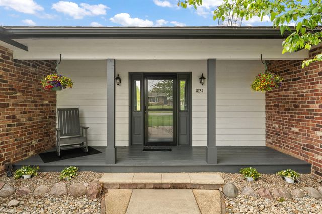 1821 Forest Lane, Crown Point, IN 46307