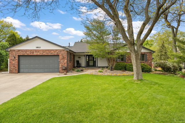 1821 Forest Lane, Crown Point, IN 46307