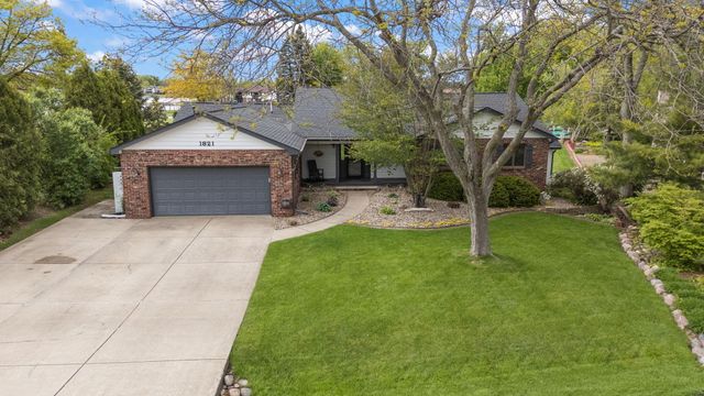 1821 Forest Lane, Crown Point, IN 46307