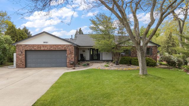1821 Forest Lane, Crown Point, IN 46307
