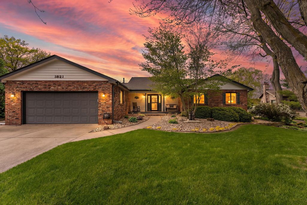 1821 Forest Lane, Crown Point, IN 46307