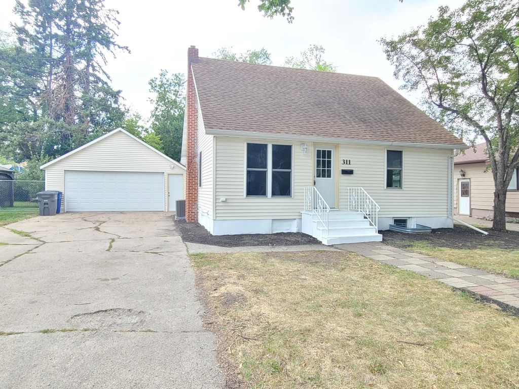 311 14th Street N, Moorhead, MN 56560