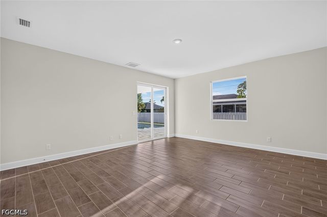 622 NW 16th PL, Cape Coral, FL 33993