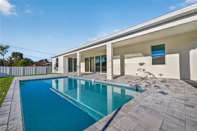 622 NW 16th PL, Cape Coral, FL 33993
