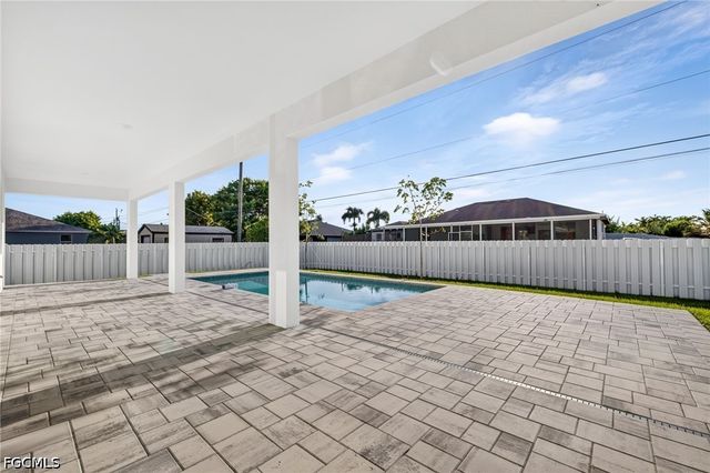 622 NW 16th PL, Cape Coral, FL 33993