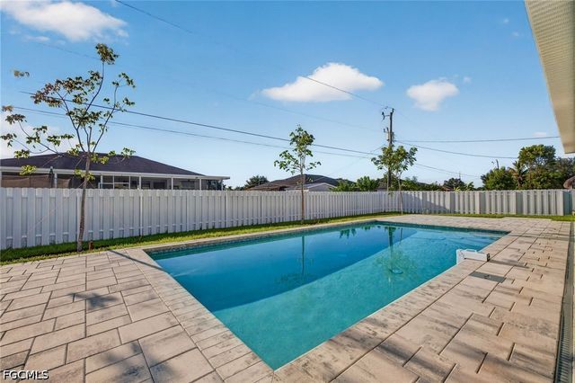 622 NW 16th PL, Cape Coral, FL 33993