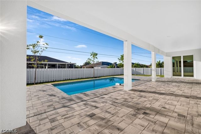 622 NW 16th PL, Cape Coral, FL 33993