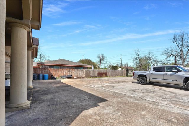 13301 & 13309 Reeveston Road, Houston, TX 77039