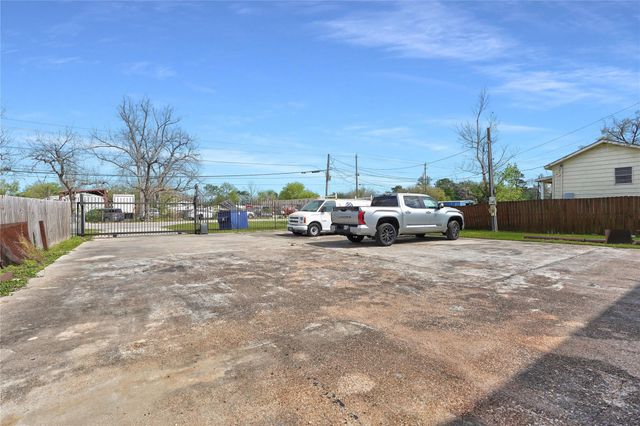 13301 & 13309 Reeveston Road, Houston, TX 77039