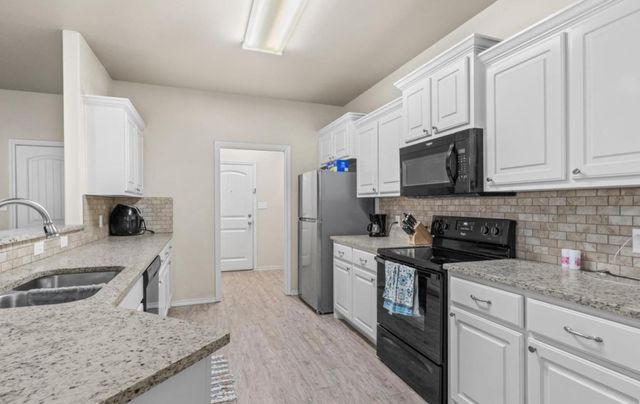 1215 Preston Trail, Wolfforth, TX 79382