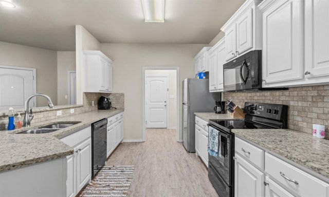 1215 Preston Trail, Wolfforth, TX 79382