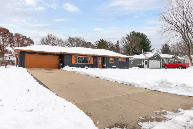 1902 Primrose Drive, Cedar Falls, IA 50613