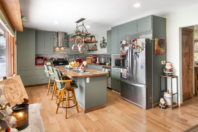 1902 Primrose Drive, Cedar Falls, IA 50613