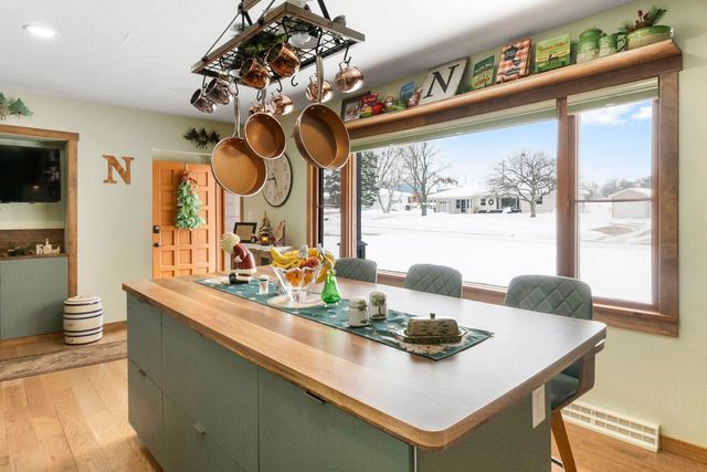 1902 Primrose Drive, Cedar Falls, IA 50613