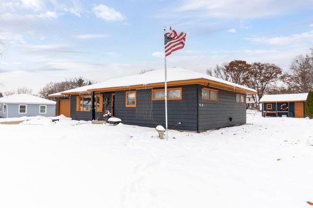 1902 Primrose Drive, Cedar Falls, IA 50613