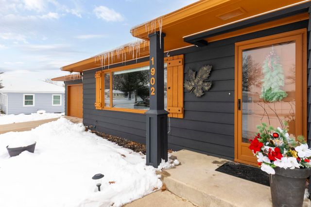 1902 Primrose Drive, Cedar Falls, IA 50613