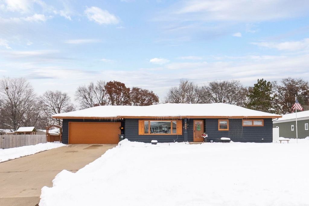 1902 Primrose Drive, Cedar Falls, IA 50613