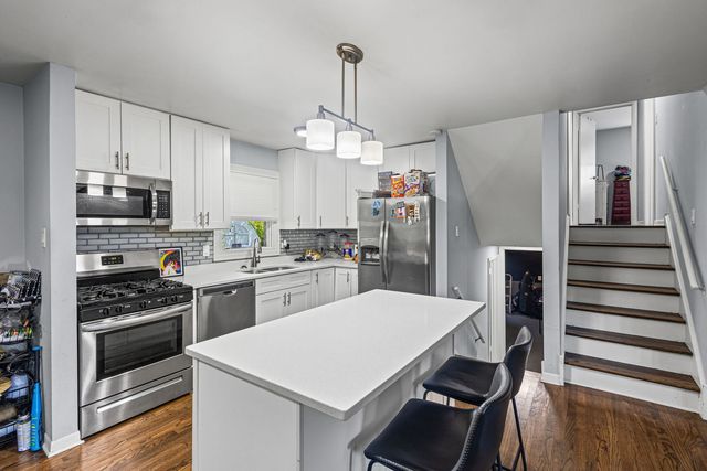 15615 Kenwood Avenue, South Holland, IL 60473
