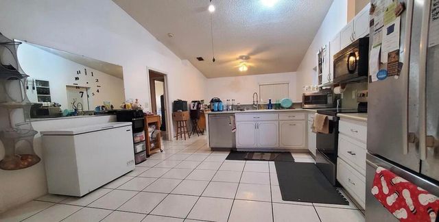 3004 SE Suntan Ct Court SE, Palm Bay, FL 32909