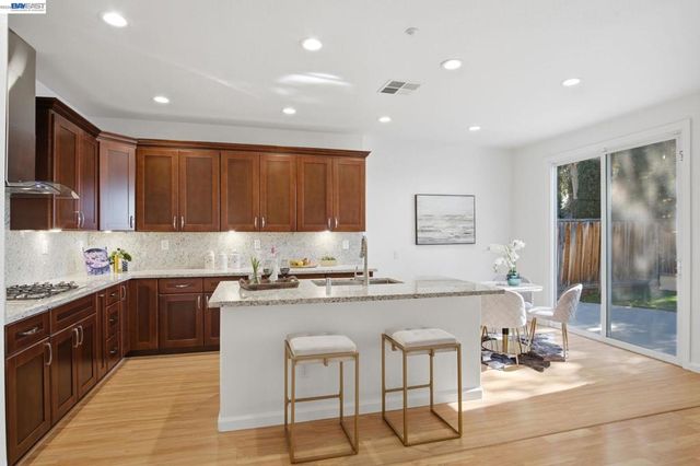 116 Mahogany Ln, Union City, CA 94587