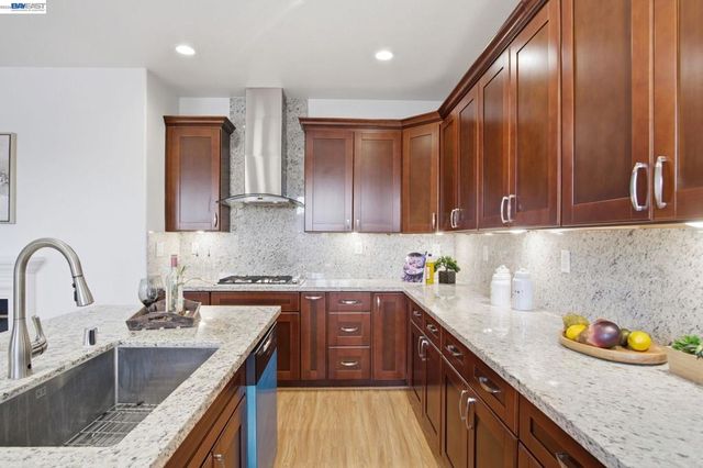 116 Mahogany Ln, Union City, CA 94587