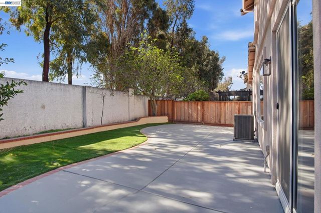 116 Mahogany Ln, Union City, CA 94587