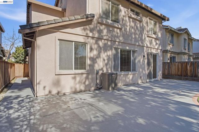 116 Mahogany Ln, Union City, CA 94587