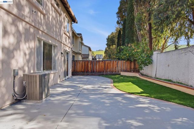 116 Mahogany Ln, Union City, CA 94587