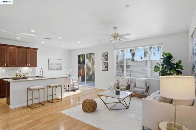 116 Mahogany Ln, Union City, CA 94587