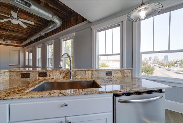 703 W Magnolia Avenue 201, Fort Worth, TX 76104