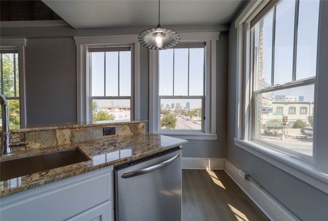 703 W Magnolia Avenue 201, Fort Worth, TX 76104